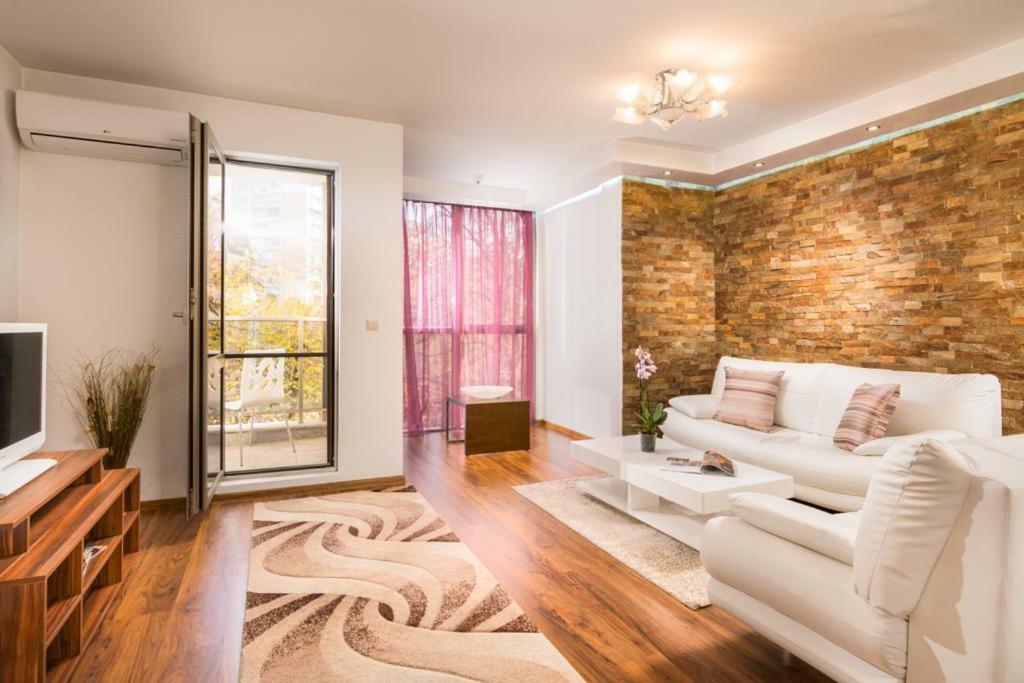 Nice And Cozy Flat In The Center София Екстериор снимка