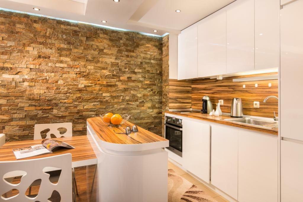 Nice And Cozy Flat In The Center София Екстериор снимка
