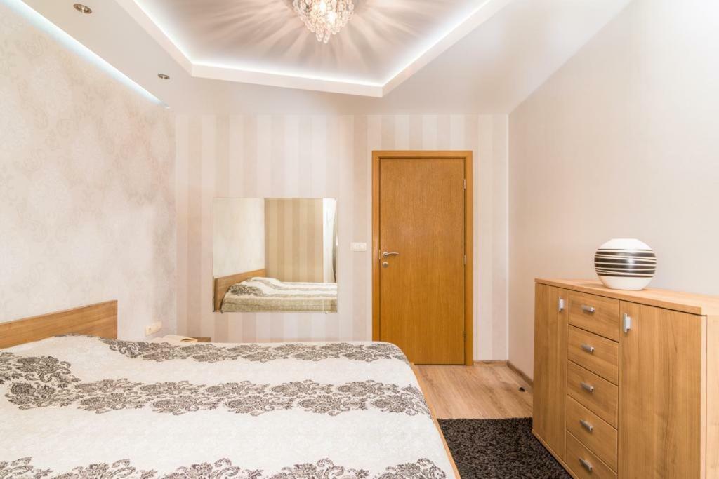 Nice And Cozy Flat In The Center София Екстериор снимка